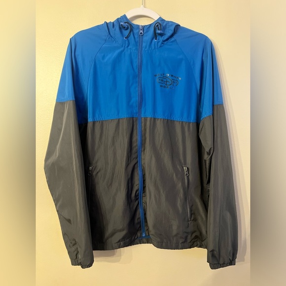 Walt Disney 1971 World Windbreaker Jacket
Size small - Picture 1 of 4